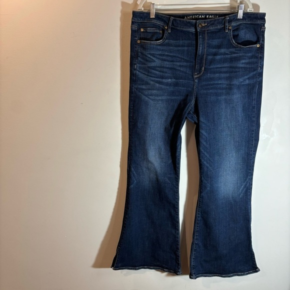 AMERICAN EAGLE Sz 20 Super  High Rise Slit on Hem Mid Wash Flare Leg Jeans - Picture 2 of 13